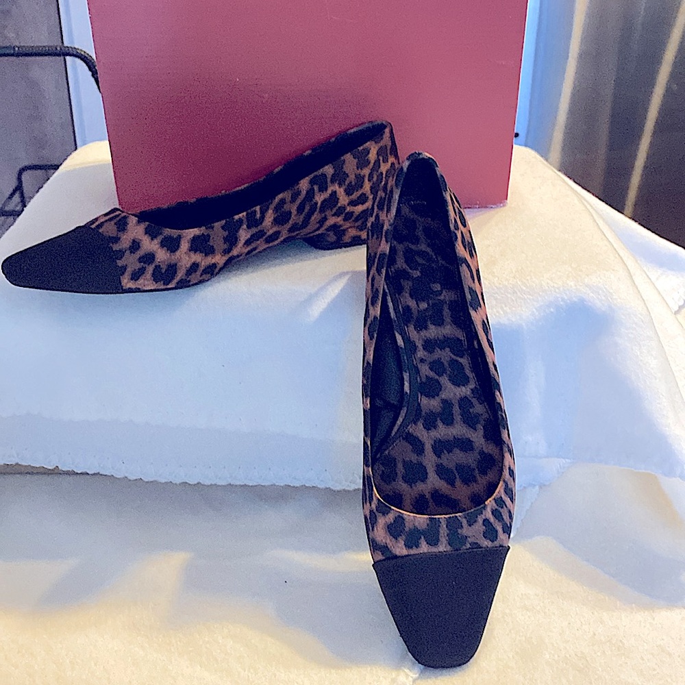 Ladies Zara Leopard Print & Black Flat Shoes, Size 7.5